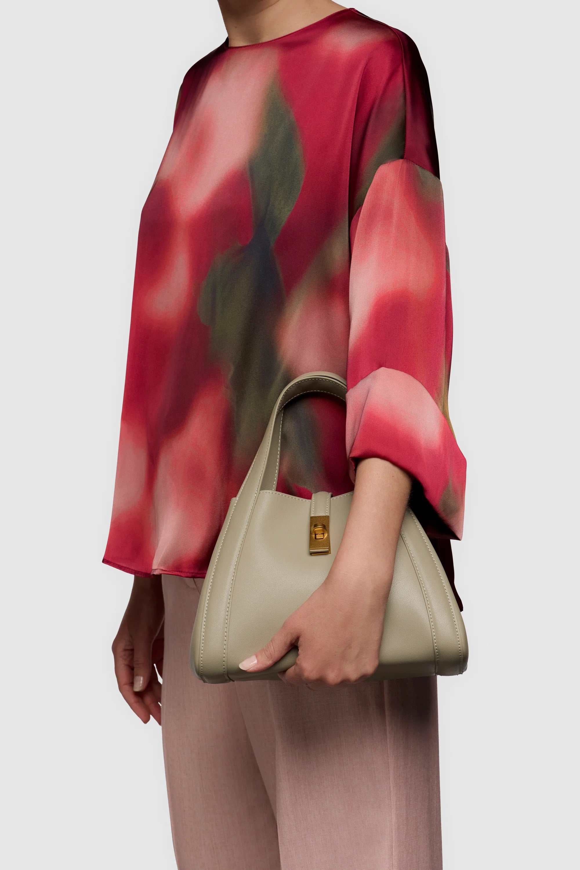 Sac Lumière™ – Elegant Sage Leather Bucket Bag